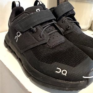 Brand New Kids size 11 On Running Cloud Tech Runners